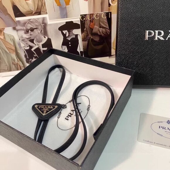 Elegant Prada Black Bow Tie - Picture 1 of 5